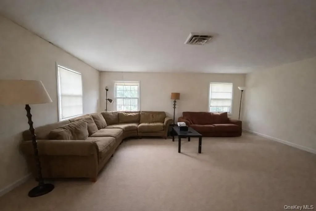 363 Oxhead Road Stony Brook NY 11790