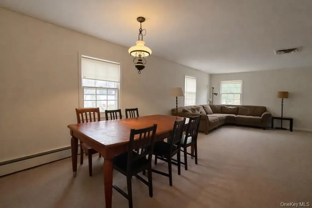 363 Oxhead Road Stony Brook NY 11790