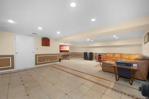90 Belvedere Drive Syosset NY 11791