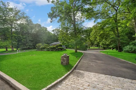 90 Belvedere Drive Syosset NY 11791
