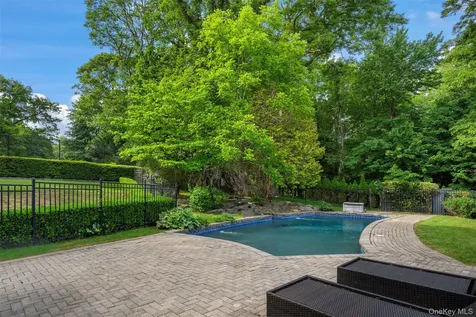 90 Belvedere Drive Syosset NY 11791