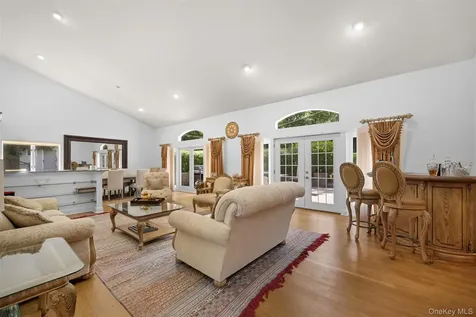 90 Belvedere Drive Syosset NY 11791