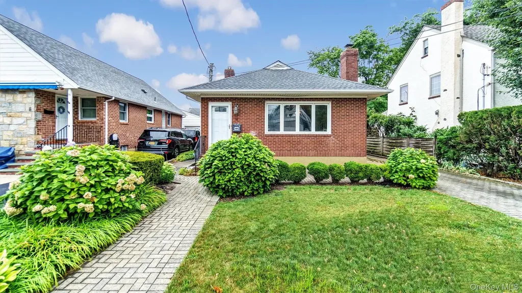 11 Nova Road Bayville NY 11709