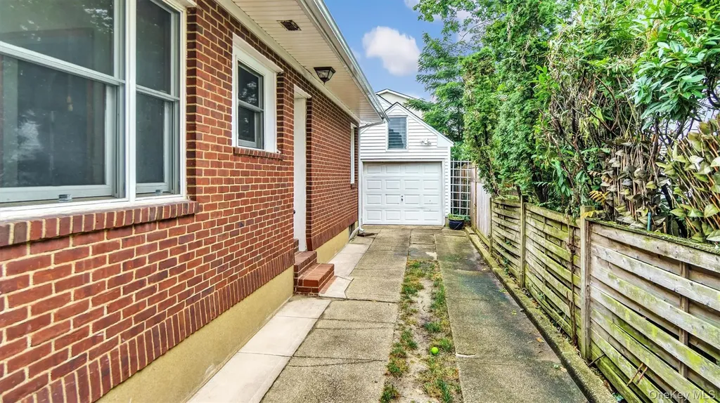 11 Nova Road Bayville NY 11709