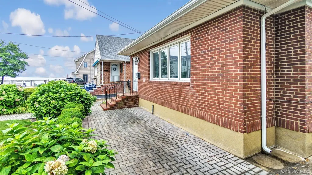 11 Nova Road Bayville NY 11709