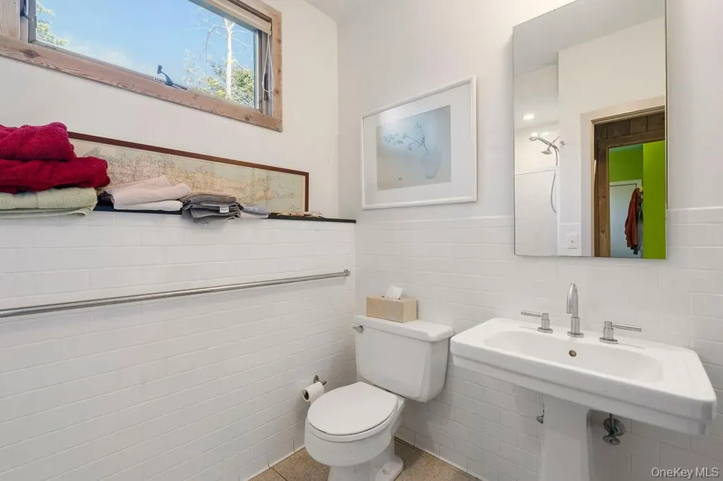 27 Atterbury Road Southampton NY 11968