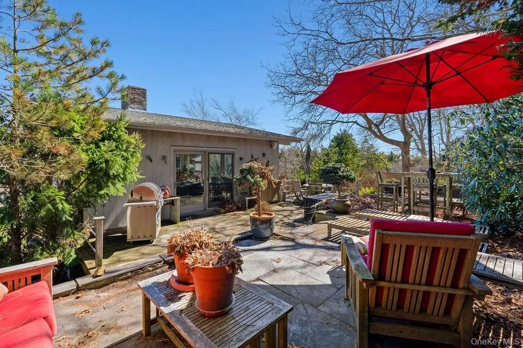 27 Atterbury Road Southampton NY 11968