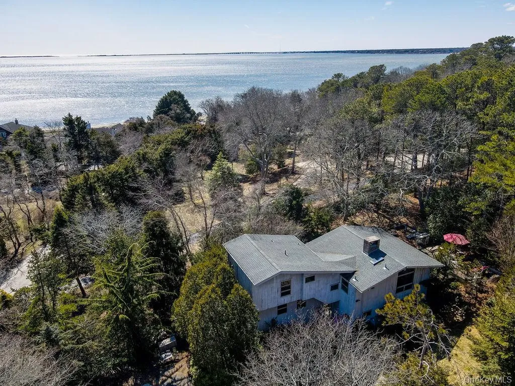 27 Atterbury Road Southampton NY 11968