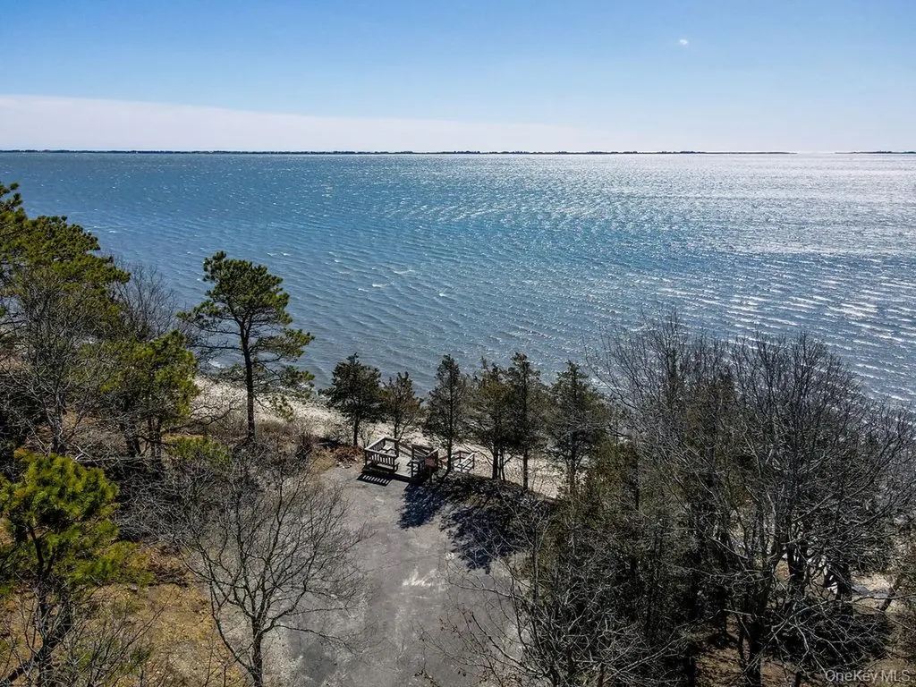 27 Atterbury Road Southampton NY 11968