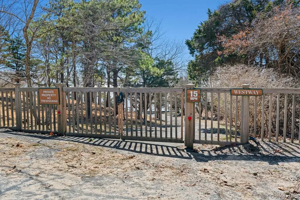 27 Atterbury Road Southampton NY 11968