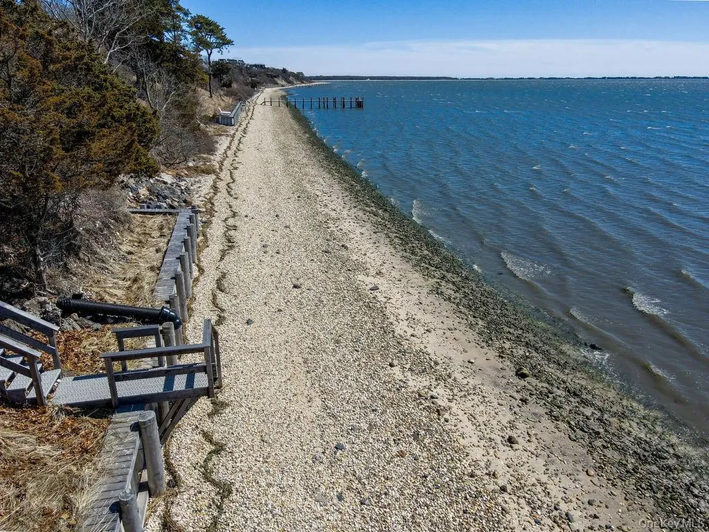 27 Atterbury Road Southampton NY 11968