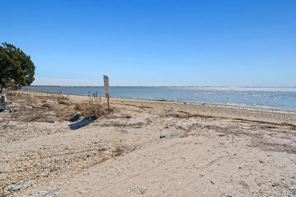 27 Atterbury Road Southampton NY 11968