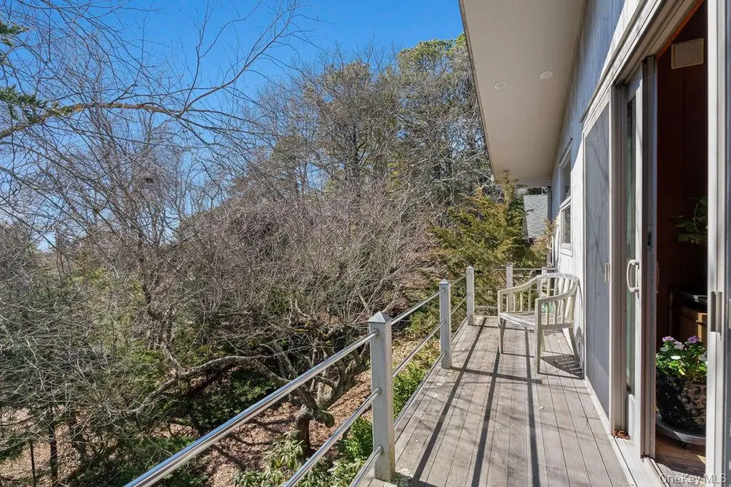 27 Atterbury Road Southampton NY 11968