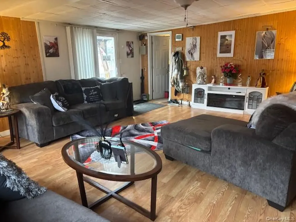 112 Priscilla Avenue Riverhead NY 11901