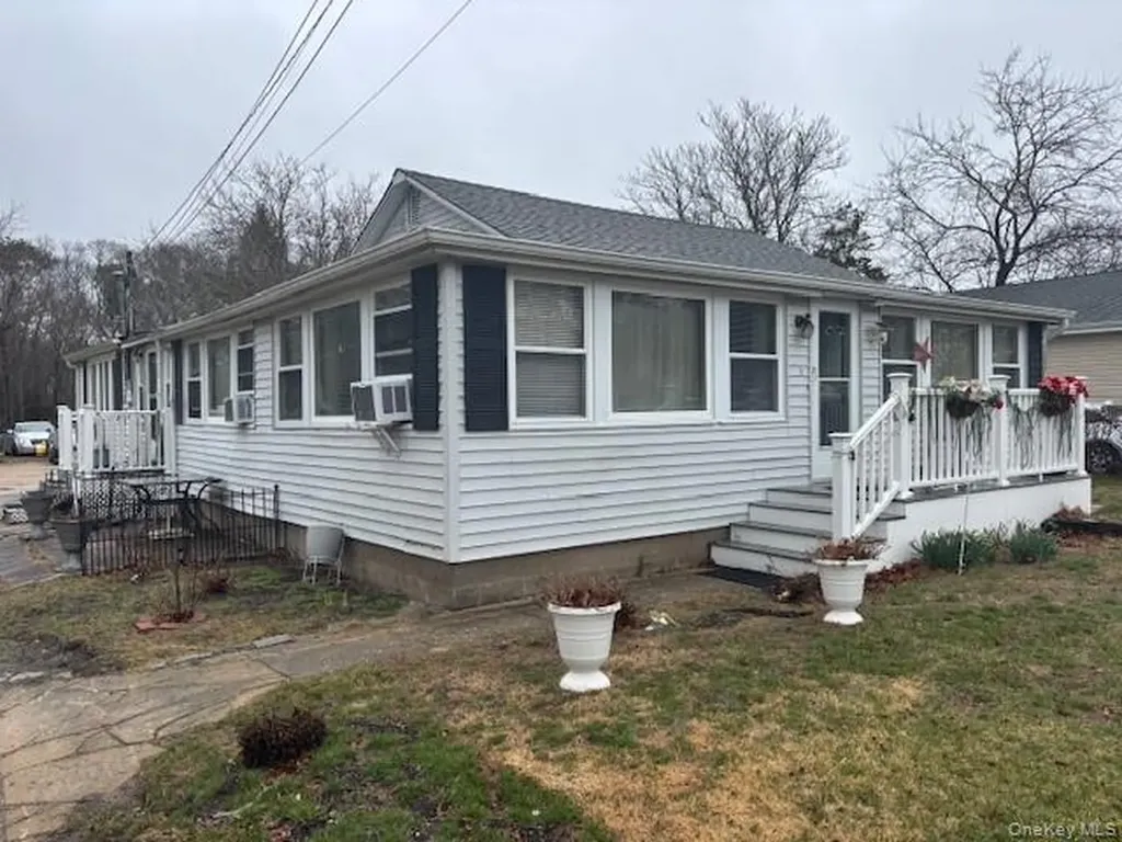 112 Priscilla Avenue Riverhead NY 11901