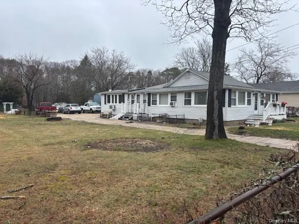 112 Priscilla Avenue Riverhead NY 11901