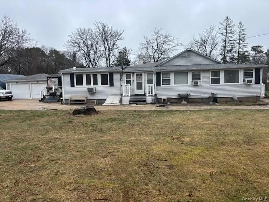 112 Priscilla Avenue Riverhead NY 11901