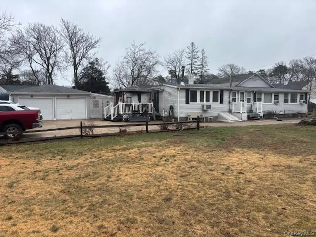 112 Priscilla Avenue Riverhead NY 11901