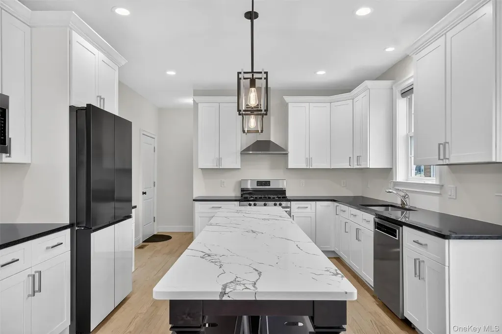 12 Kensington Lane Poughkeepsie NY 12603