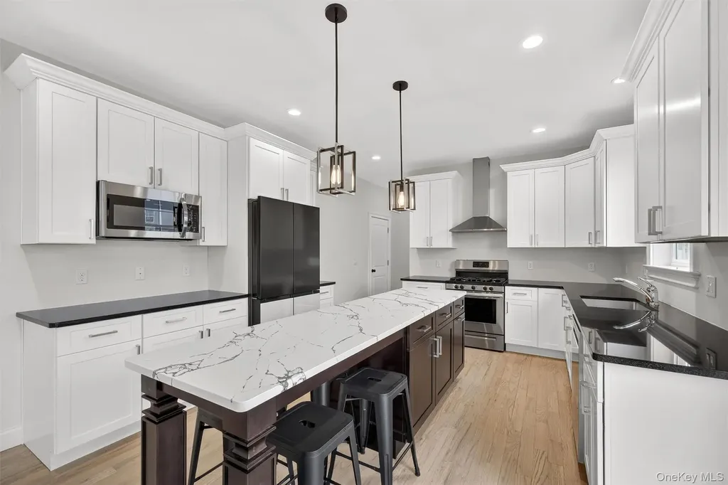 12 Kensington Lane Poughkeepsie NY 12603