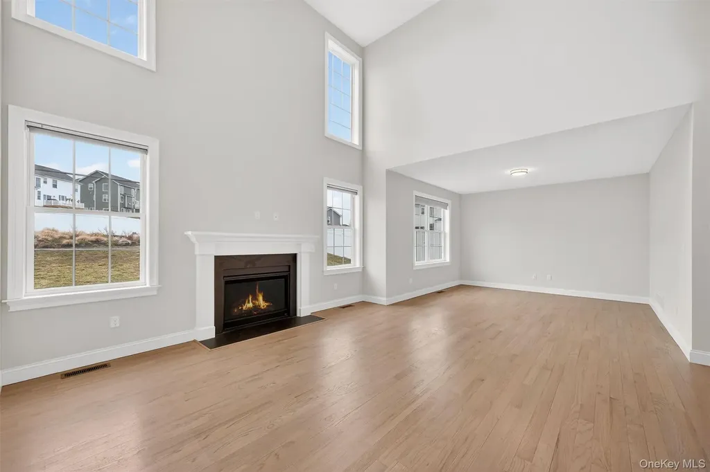 12 Kensington Lane Poughkeepsie NY 12603