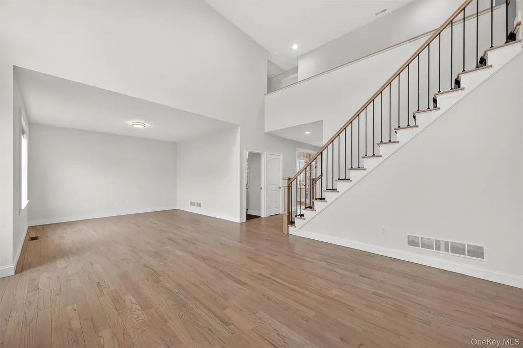 12 Kensington Lane Poughkeepsie NY 12603