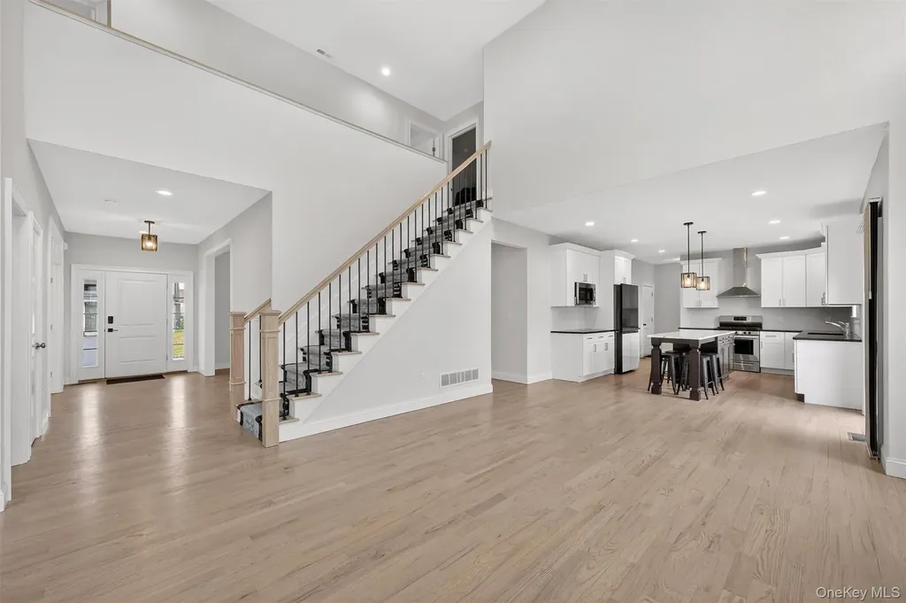 12 Kensington Lane Poughkeepsie NY 12603