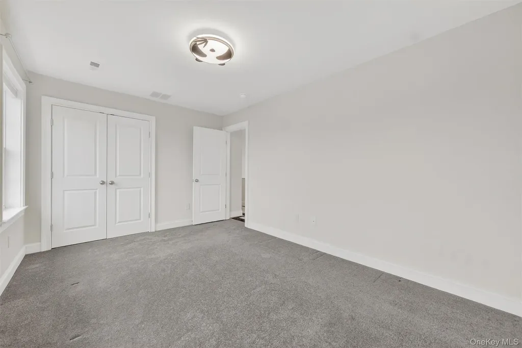 12 Kensington Lane Poughkeepsie NY 12603