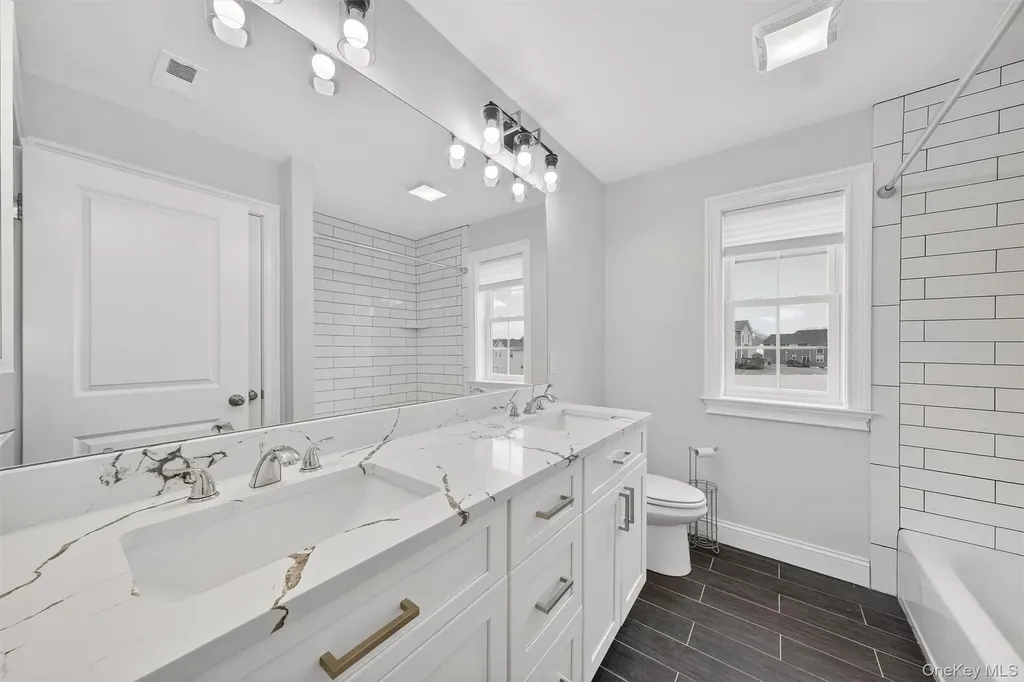 12 Kensington Lane Poughkeepsie NY 12603