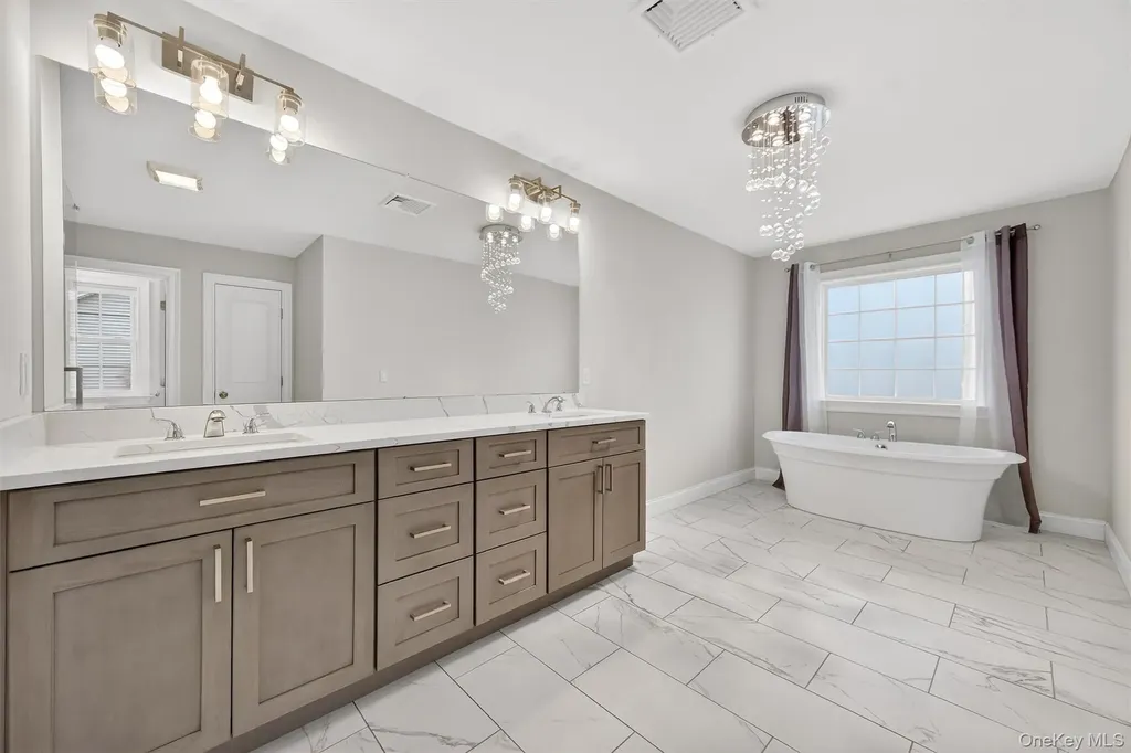 12 Kensington Lane Poughkeepsie NY 12603