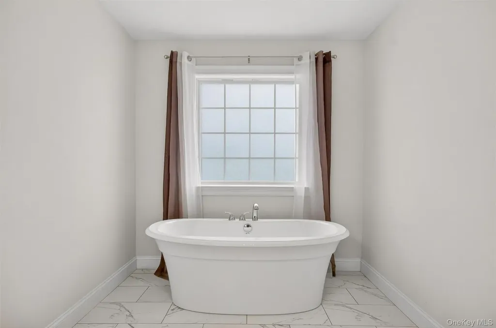 12 Kensington Lane Poughkeepsie NY 12603