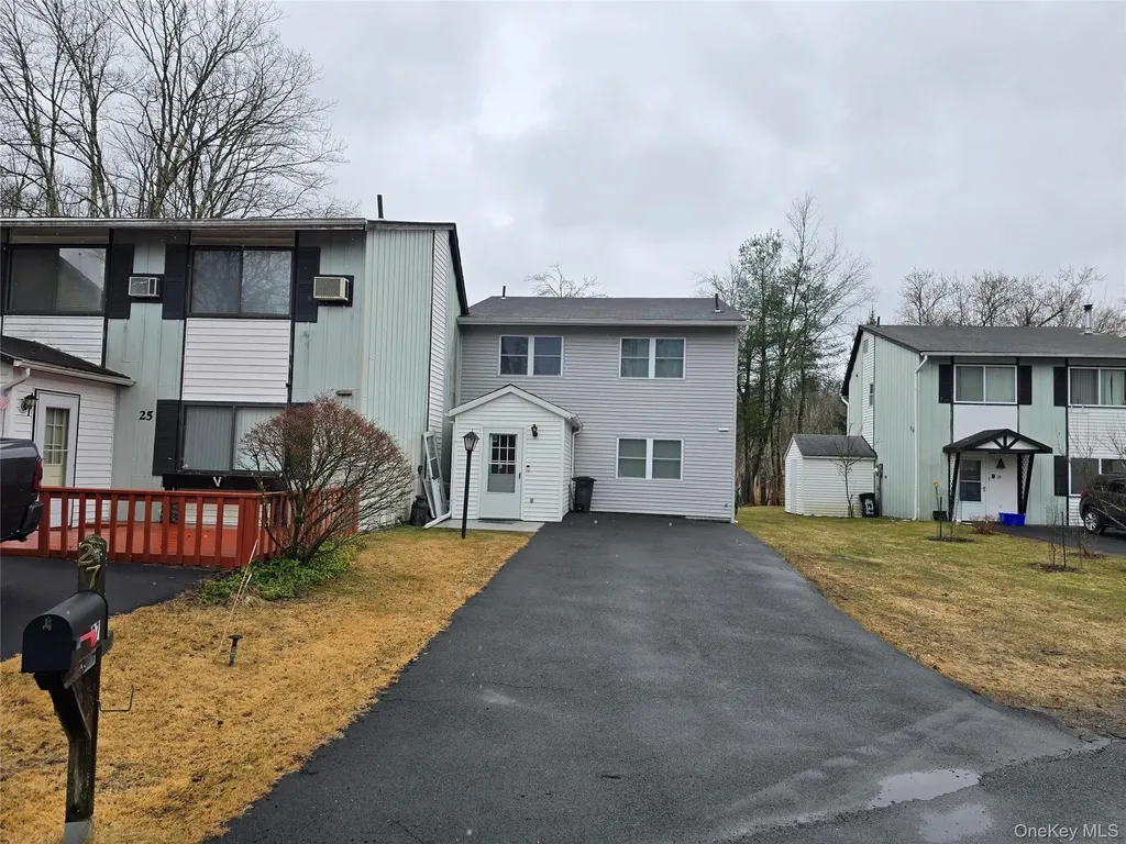 27 Peter Way Kiamesha Lake NY 12751