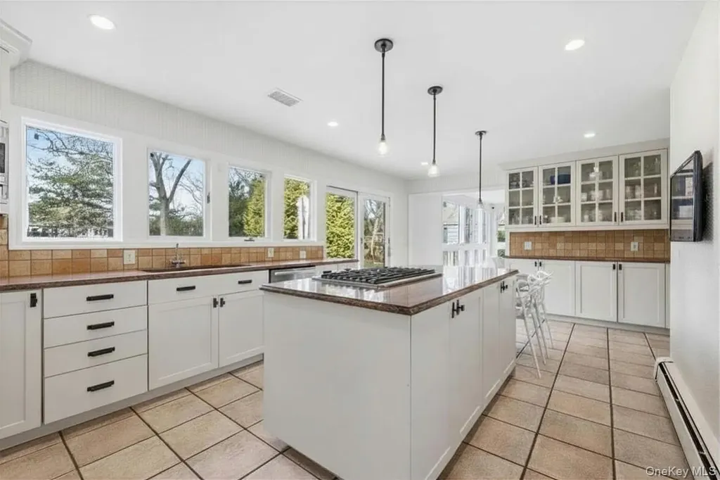 1040 Links Road Woodmere NY 11598