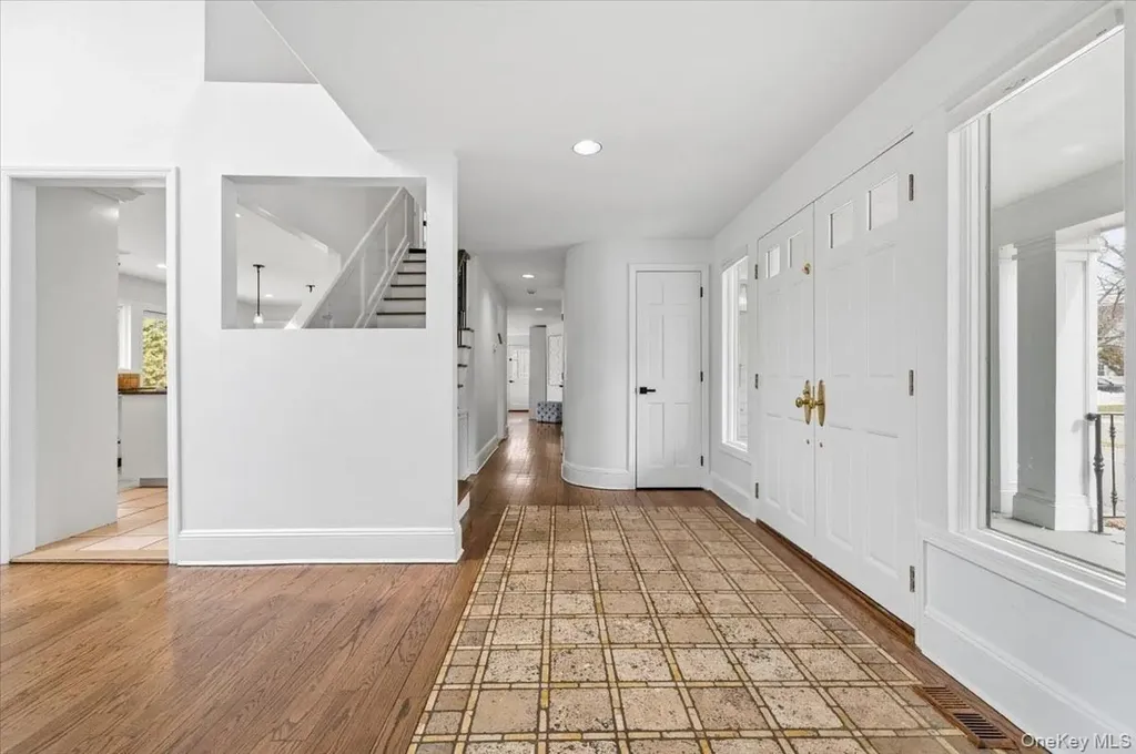 1040 Links Road Woodmere NY 11598