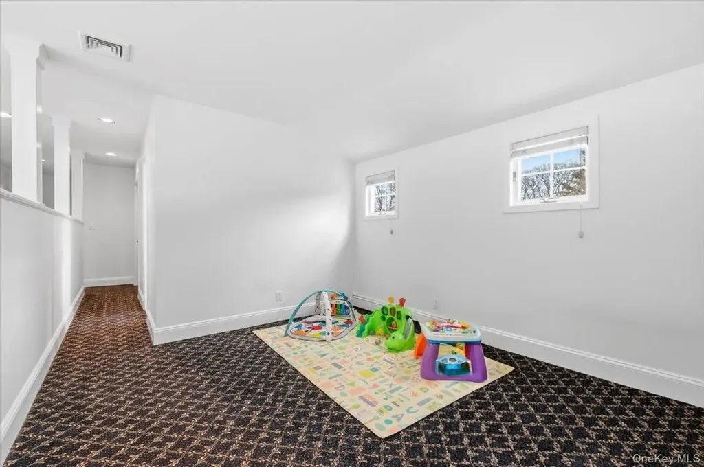 1040 Links Road Woodmere NY 11598