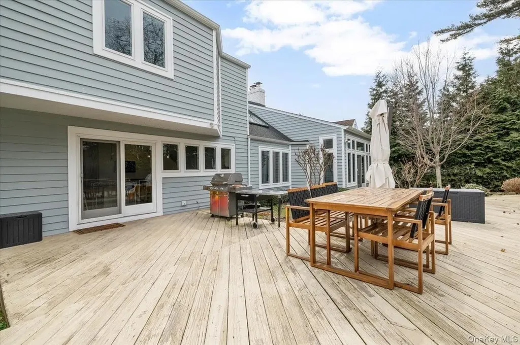 1040 Links Road Woodmere NY 11598