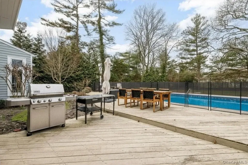 1040 Links Road Woodmere NY 11598