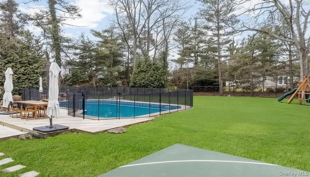 1040 Links Road Woodmere NY 11598