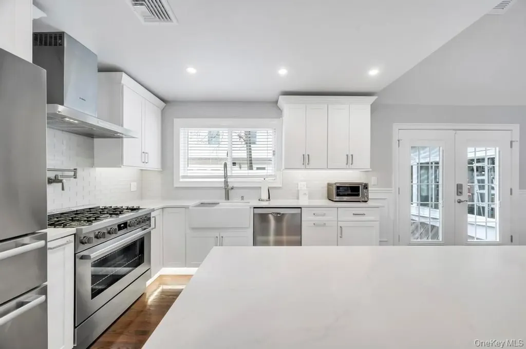 5 Kittiwake Lane Babylon NY 11702