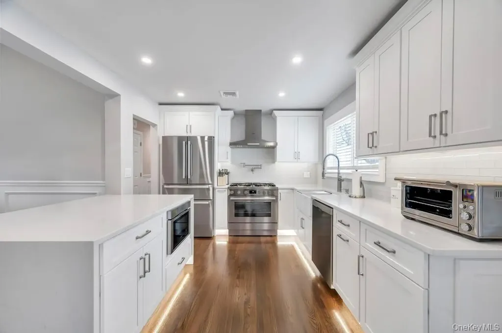 5 Kittiwake Lane Babylon NY 11702