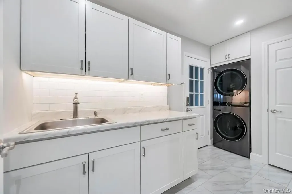 5 Kittiwake Lane Babylon NY 11702
