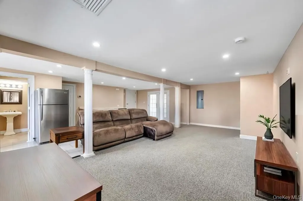 5 Kittiwake Lane Babylon NY 11702