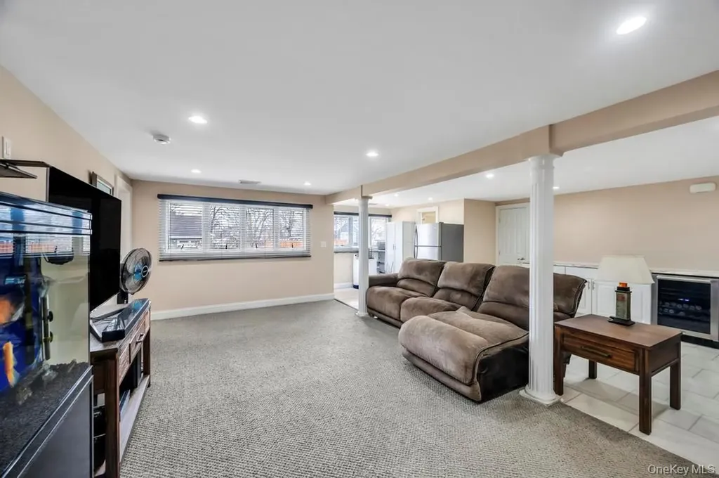 5 Kittiwake Lane Babylon NY 11702