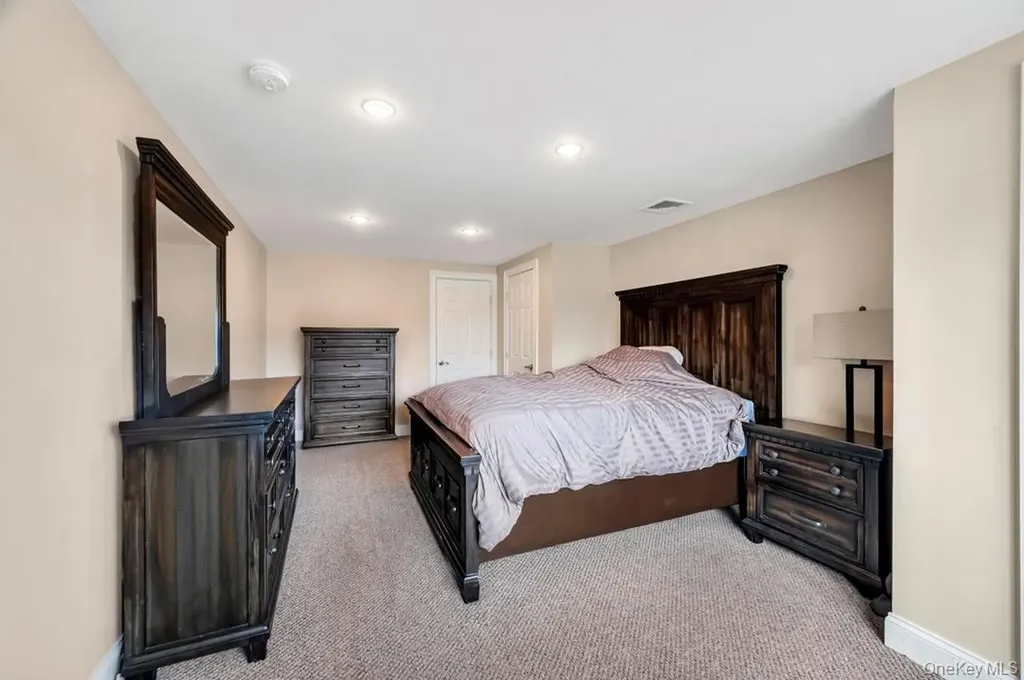 5 Kittiwake Lane Babylon NY 11702
