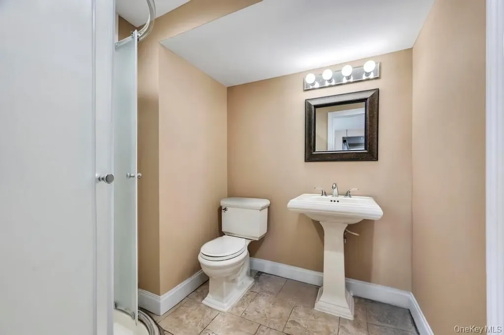 5 Kittiwake Lane Babylon NY 11702
