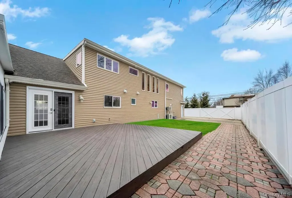 5 Kittiwake Lane Babylon NY 11702