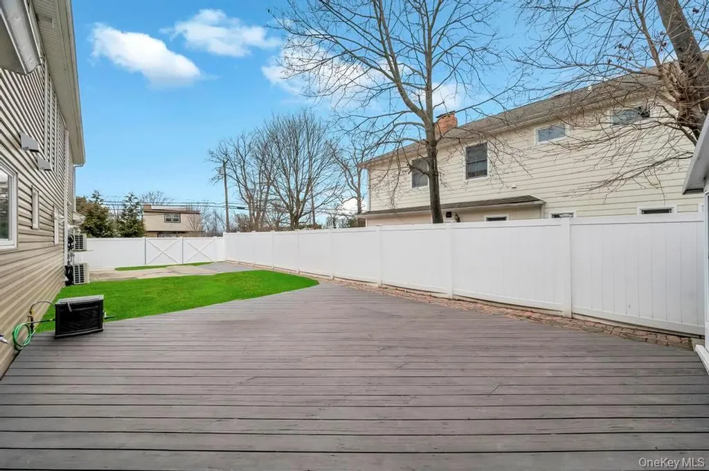 5 Kittiwake Lane Babylon NY 11702