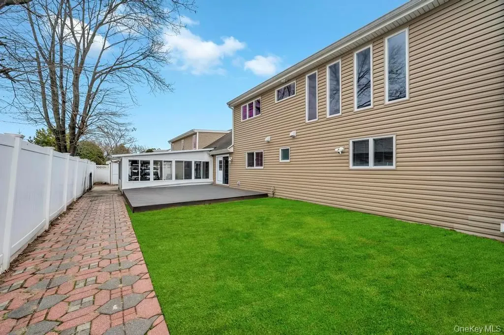 5 Kittiwake Lane Babylon NY 11702