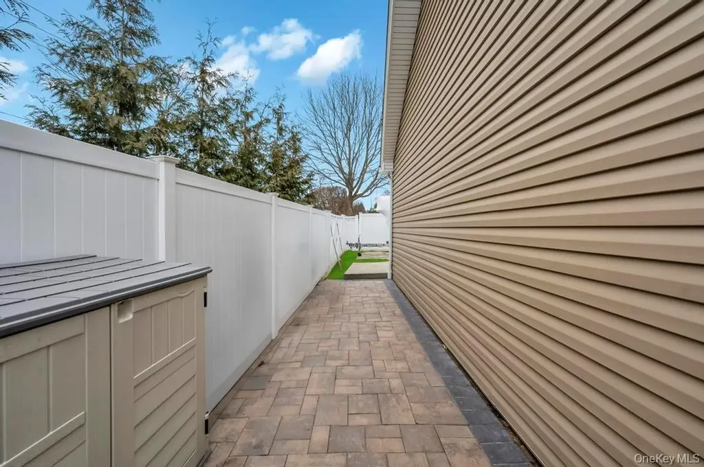5 Kittiwake Lane Babylon NY 11702
