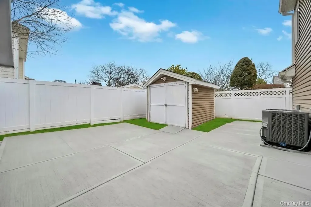5 Kittiwake Lane Babylon NY 11702